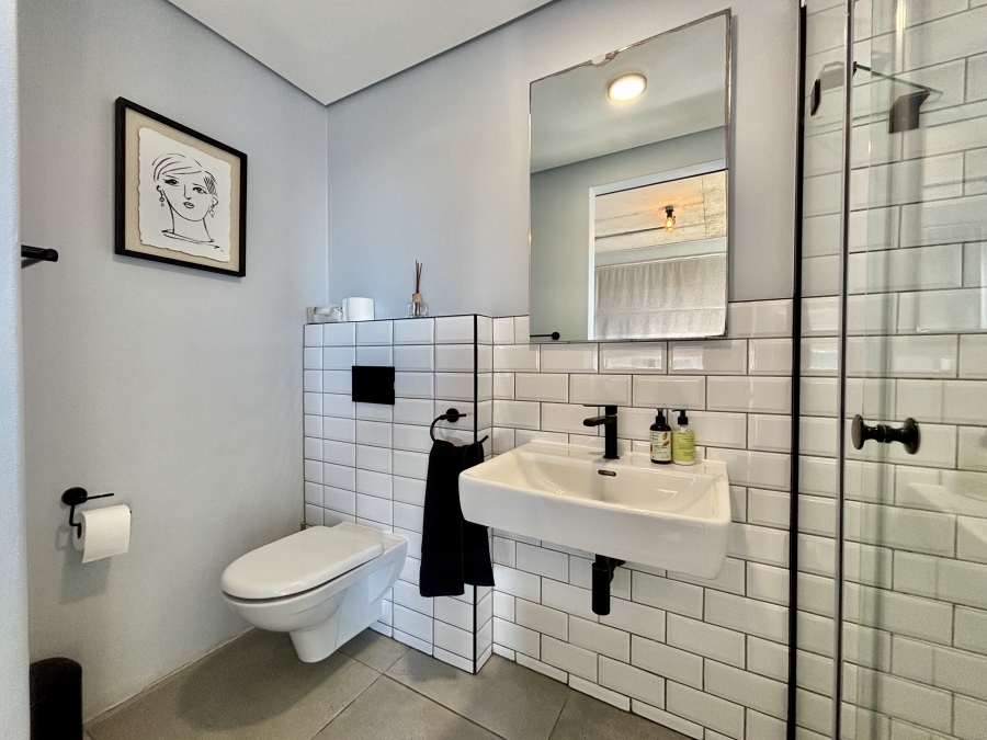 1 Bedroom Property for Sale in Bloubergstrand Western Cape